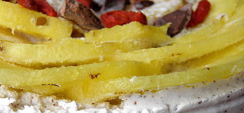Raw vegan torta z tropického ovocia s kokosovou šľahačkou
