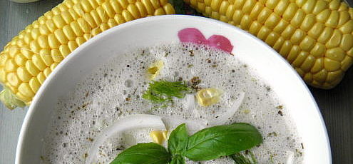 Raw vegan polievka z mladej kukurice a feniklu